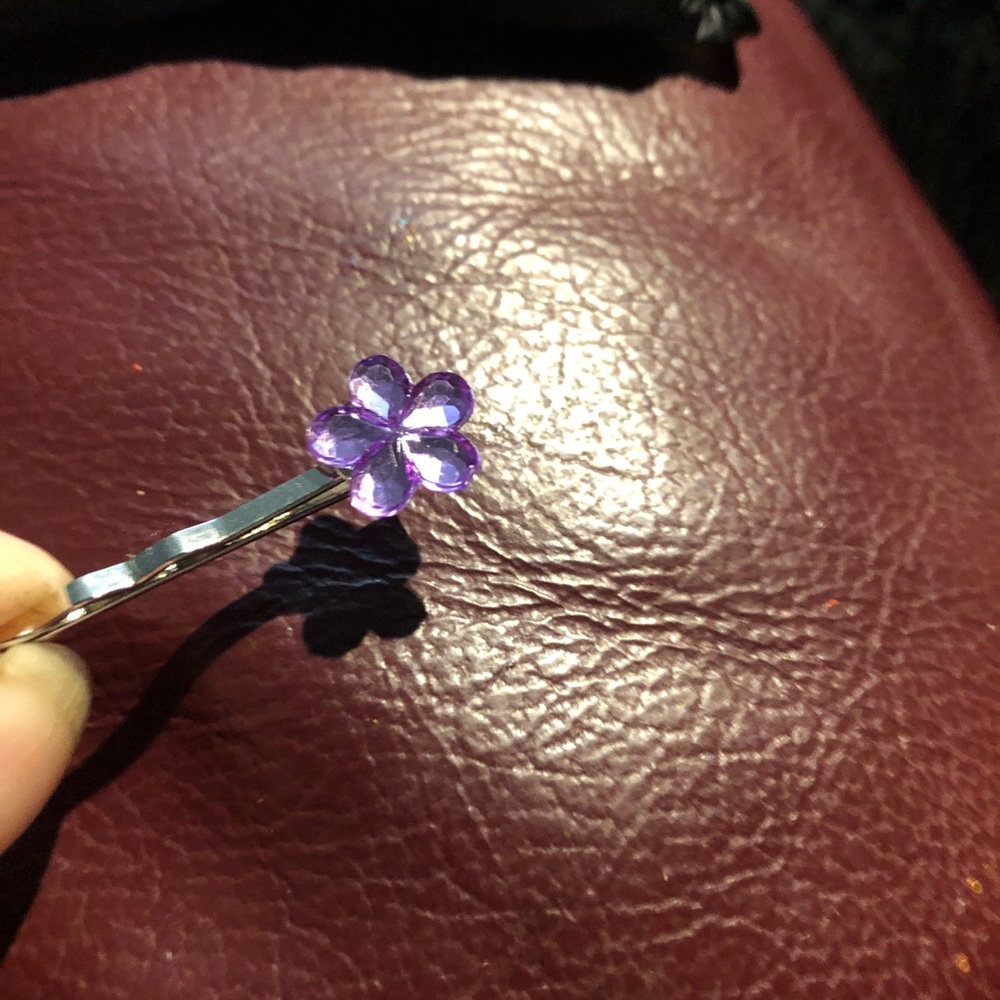 Large Rhinestone Bobby hair pins - Picture 4 of 7